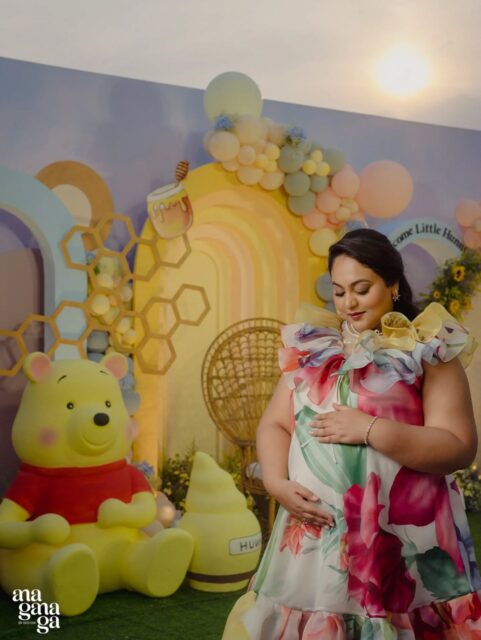 Soft smiles, warm hugs, and the sweetest little moments of a baby shower, just like a Winnie-the-Pooh story brought to life.🍯

Let us capture your journey into motherhood — DM us to book

MUA: @sohtouchmakeupartistry
Dress: @gauriandnainika

[Baby Shower, Winnie The Pooh Theme, Mom-to-be
Motherhood, Baby Shower Decor, Baby Shower event, Phone shot reel, Event Photography, Anaganaga Photography]