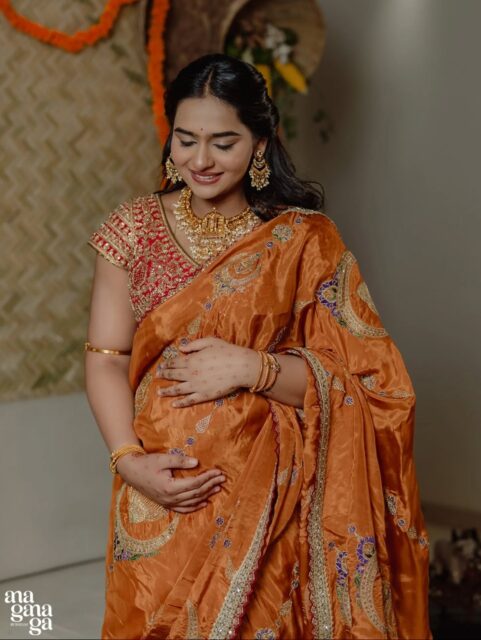 A celebration as beautiful as the journey ahead.
Akhila, draped in elegance and surrounded by her loved ones, every moment felt warm, meaningful, and timeless.
Capturing life's most beautiful milestones — DM us to book.
Shot by: @anaganaga._
MUA: @rahglamstudio
Jewellery: @amarsonsjewellery
Saree: @toraniofficial
Decor: @vedabyvacha
#AkhilasSreemantham #Sreemantham #BabyShowerCelebration #MomToBe #AnaganagaPhotography
.
Mom-to-Be, Motherhood, Traditional Celebration, Elegant Decor, Event Photography, Family Photography